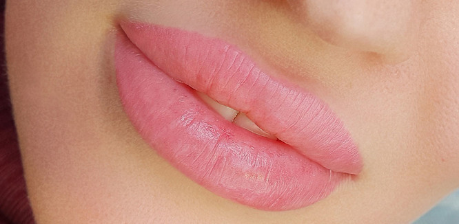 Татуаж губ розовый оттенок до и после (45 фото)
